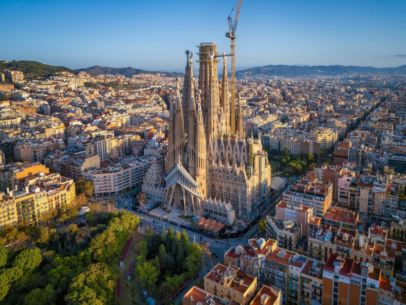 POVESTEA de DUMINICĂ: Barcelona, un oraș al contrastelor