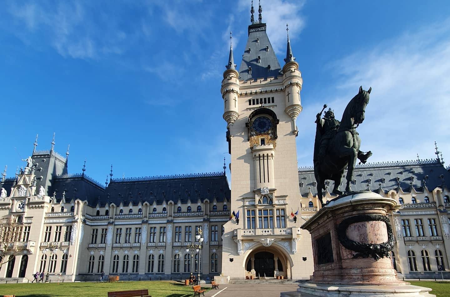 „EL RĂMÂNE” ajunge la Iași: seară de evanghelizare în Piața Palatului Culturii