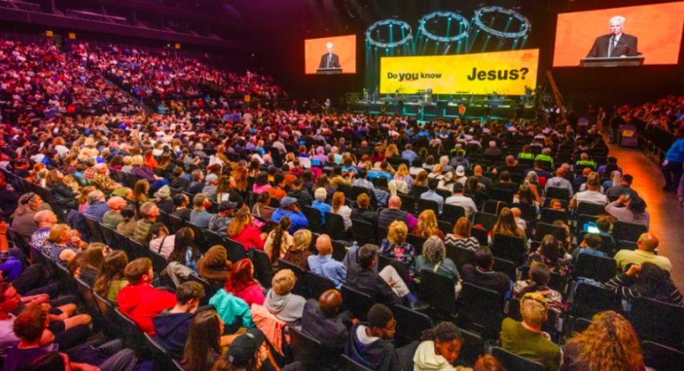 Franklin Graham predică la Manchester cu avertisment din Sodoma